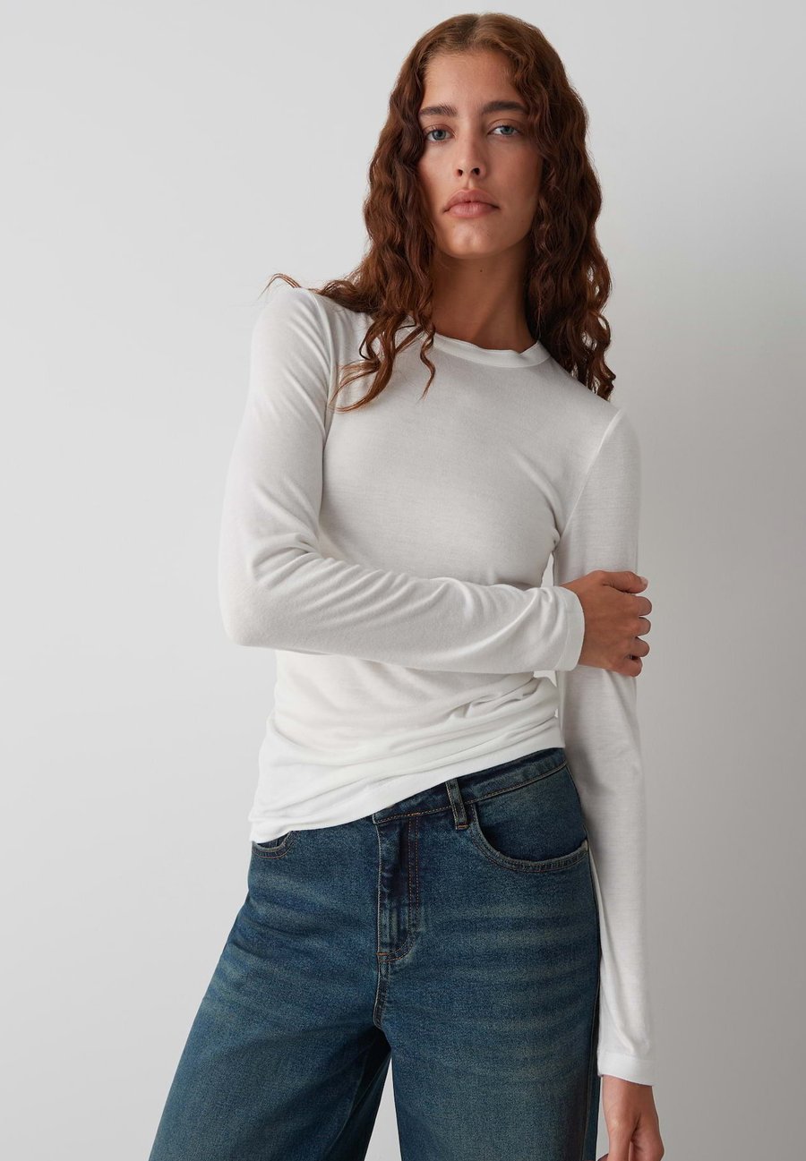 Топ OPUS SLIM FIT STRUCTURED BASIC, Milk/White
Топ OPUS SLIM FIT STRUCTURED BASIC, Milk/White