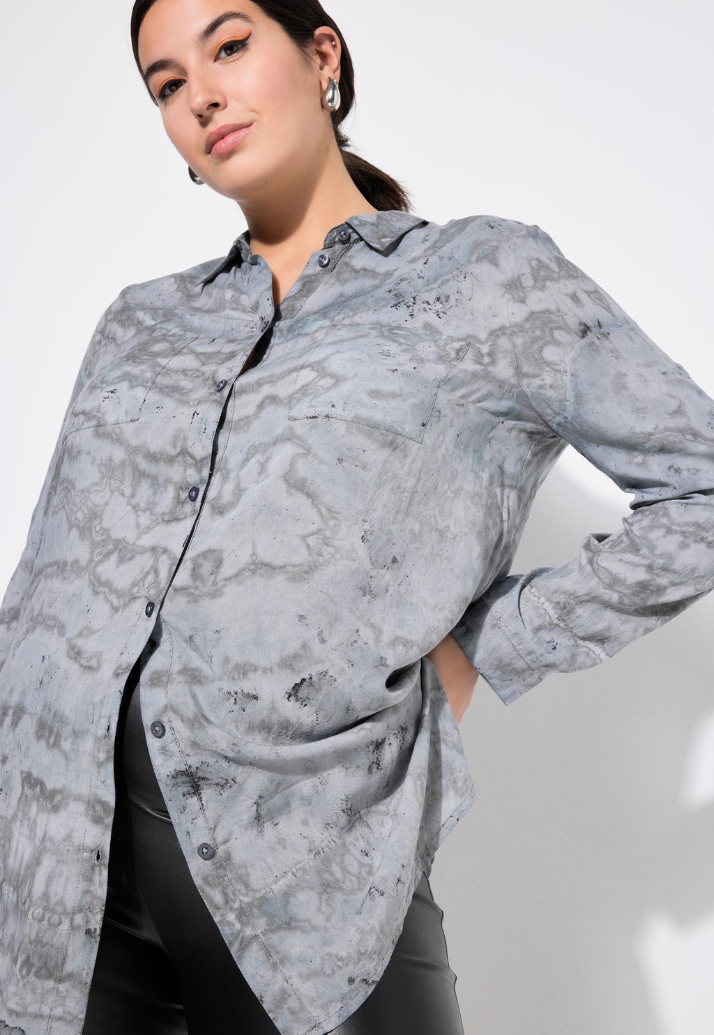 Блузка на пуговицах VINTAGE-OPTIK Studio Untold, серый 
Блузка на пуговицах VINTAGE-OPTIK Studio Untold, серый