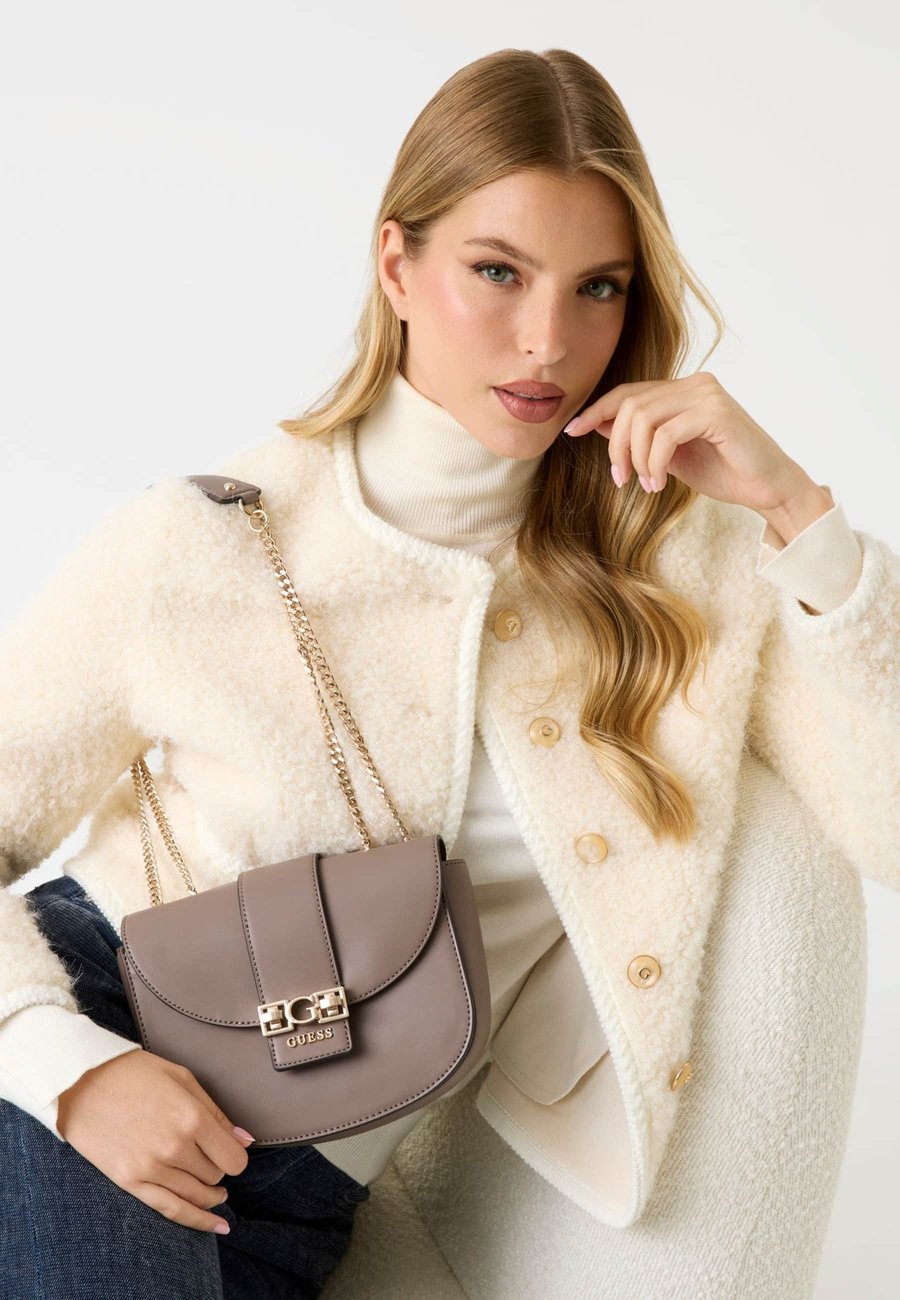 Сумка кросс-боди Guess Cross body bag, Braun/Brown
Сумка кросс-боди Guess Cross body bag, Braun/Brown