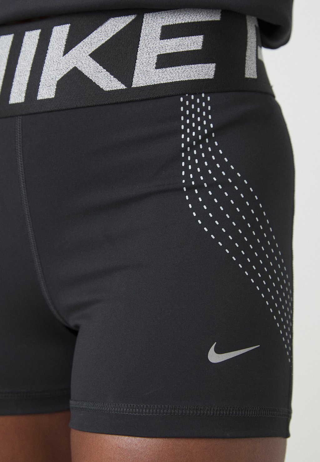 Леггинсы SCULPT SHORT Nike Performance, черный 
Леггинсы SCULPT SHORT Nike Performance, черный