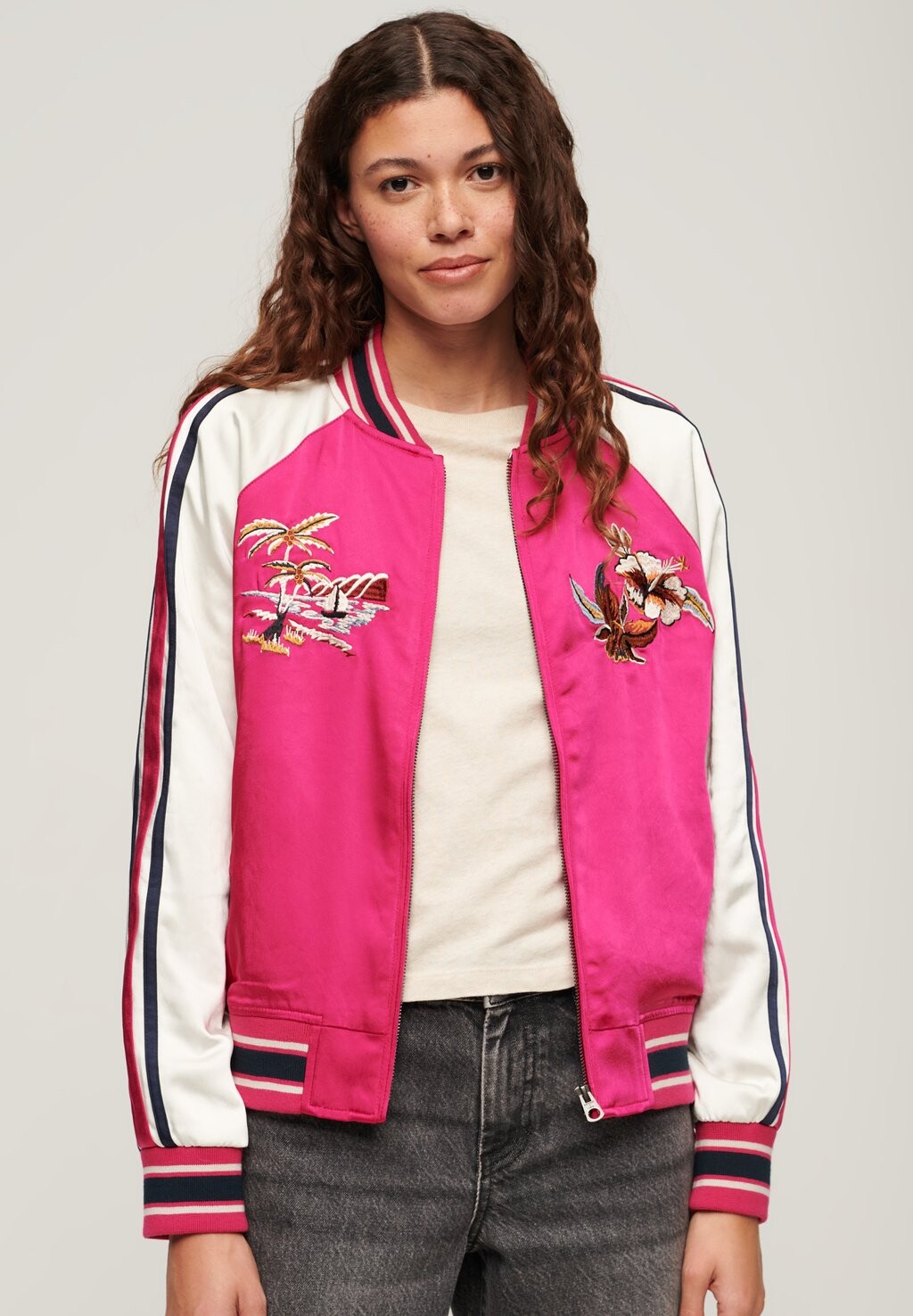 Куртки-бомберы IKAJAN EMBROIDERED Superdry, розовый
Куртки-бомберы IKAJAN EMBROIDERED Superdry, розовый