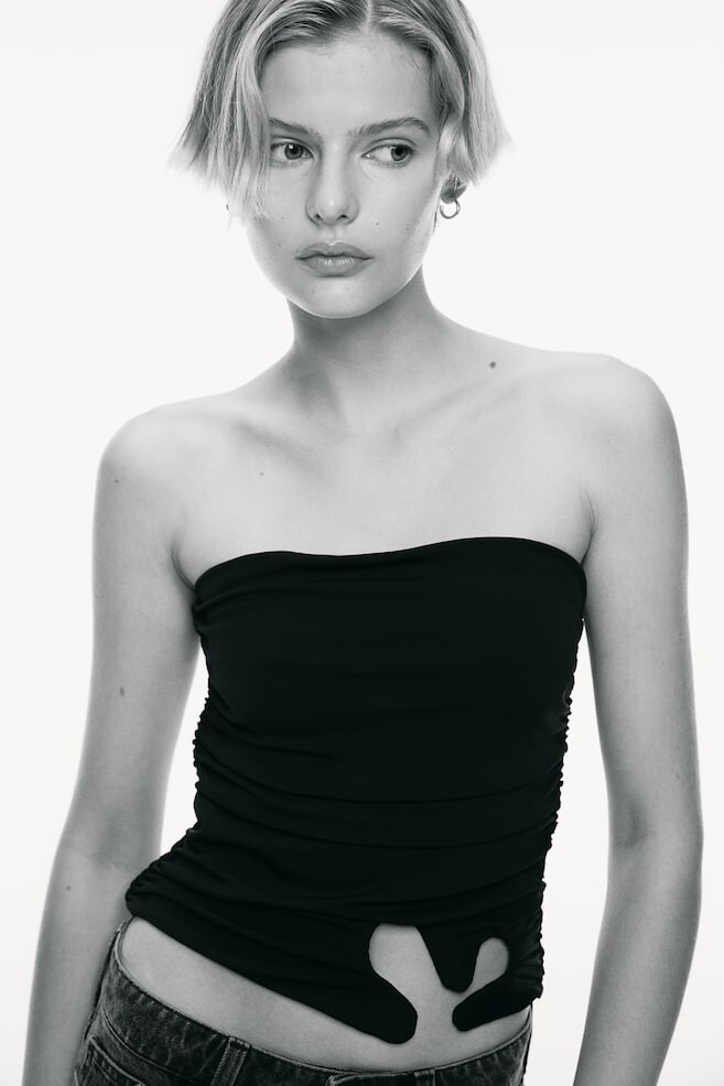 Топ-Бандо с вырезом H&M, черный
Топ-Бандо с вырезом H&M, черный