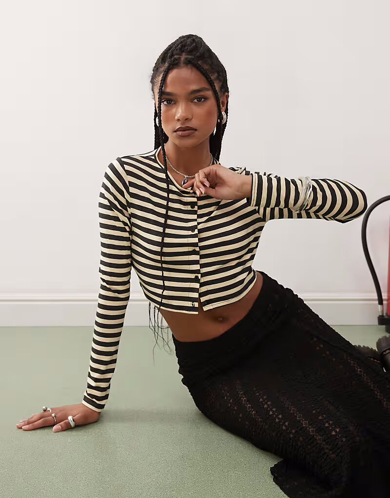 COLLUSION ультра-микро укороченный кардиган в желтую микрополоску
COLLUSION ультра-микро укороченный кардиган в желтую микрополоску