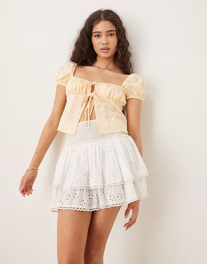 Гламурные топы с завязками спереди бледно-лимонного цвета Glamorous
Гламурные топы с завязками спереди бледно-лимонного цвета Glamorous