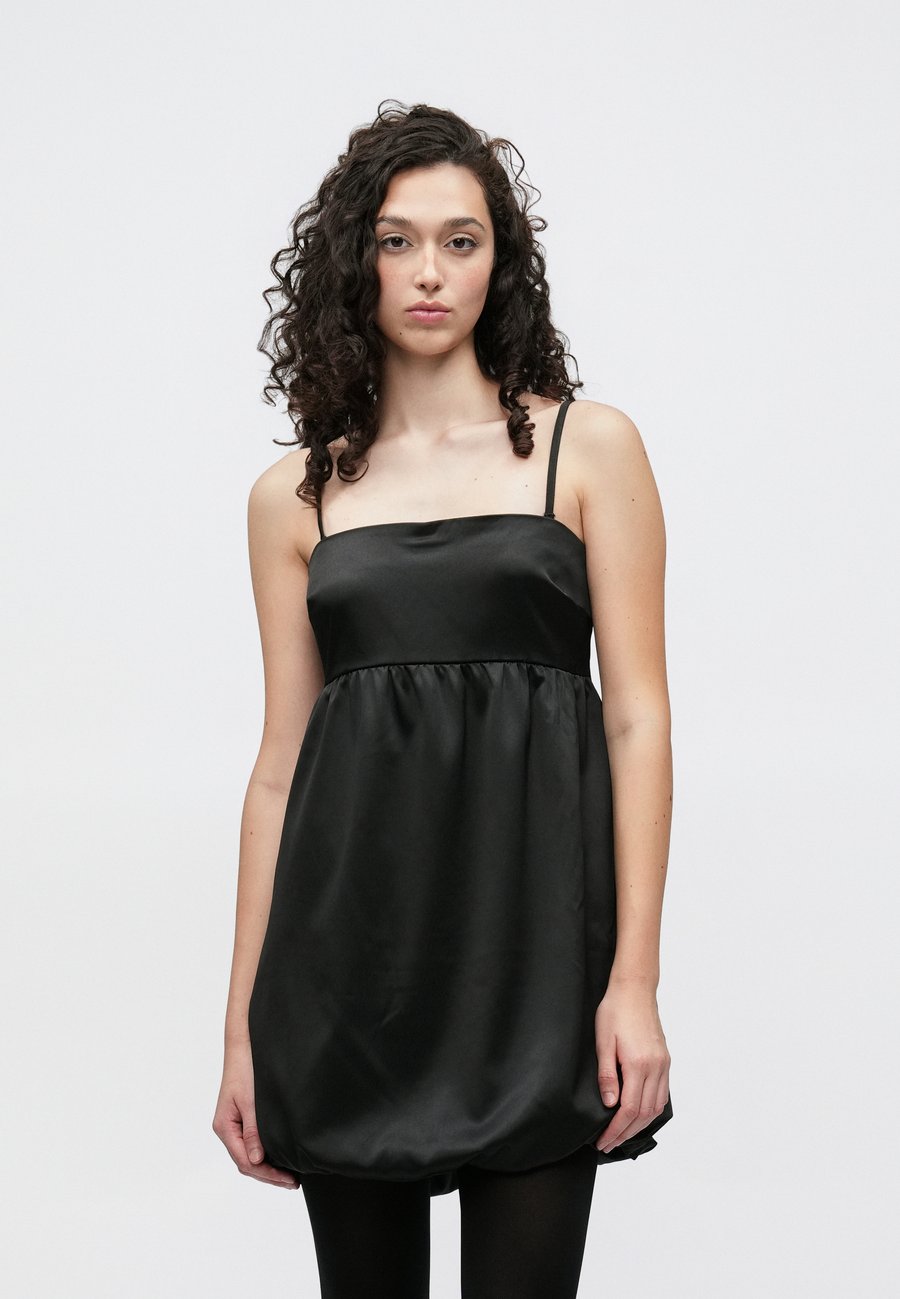 Платье GAP EMPIRE BUBBLE MINI DRESS, Black
Платье GAP EMPIRE BUBBLE MINI DRESS, Black