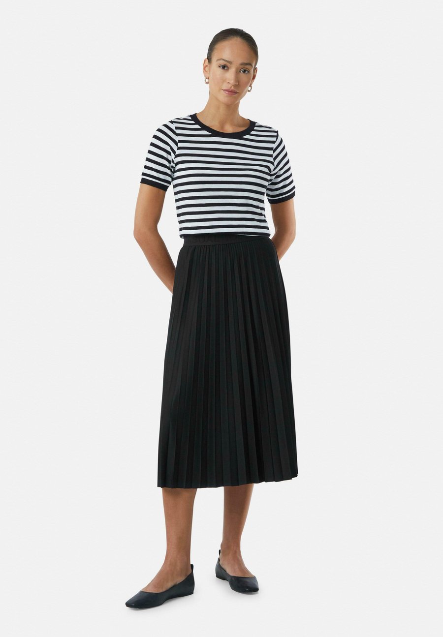 Юбка comma casual identity ROCK, Schwarz/Black
Юбка comma casual identity ROCK, Schwarz/Black