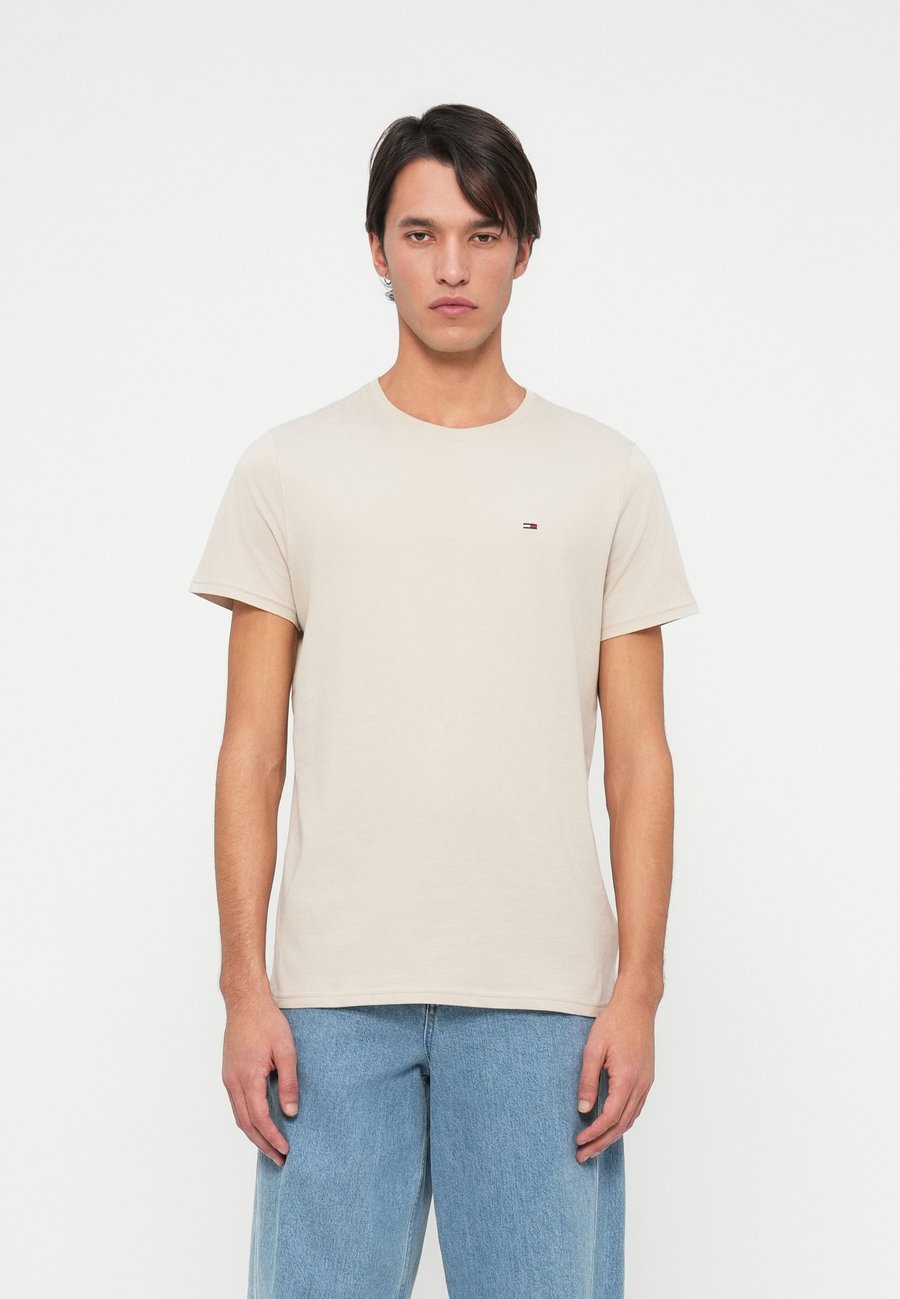 Футболка Tommy Jeans TEE, Gulf Sand/Beige, Бежевый, Футболка Tommy Jeans TEE, Gulf Sand/Beige
Футболка Tommy Jeans TEE, Gulf Sand/Beige, Бежевый, Футболка Tommy Jeans TEE, Gulf Sand/Beige