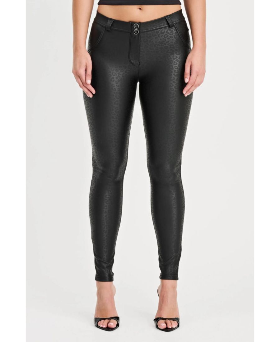 Женские корректирующие брюки Panther из искусственной кожи со средней посадкой Freddy, Black
Женские корректирующие брюки Panther из искусственной кожи со средней посадкой Freddy, Black