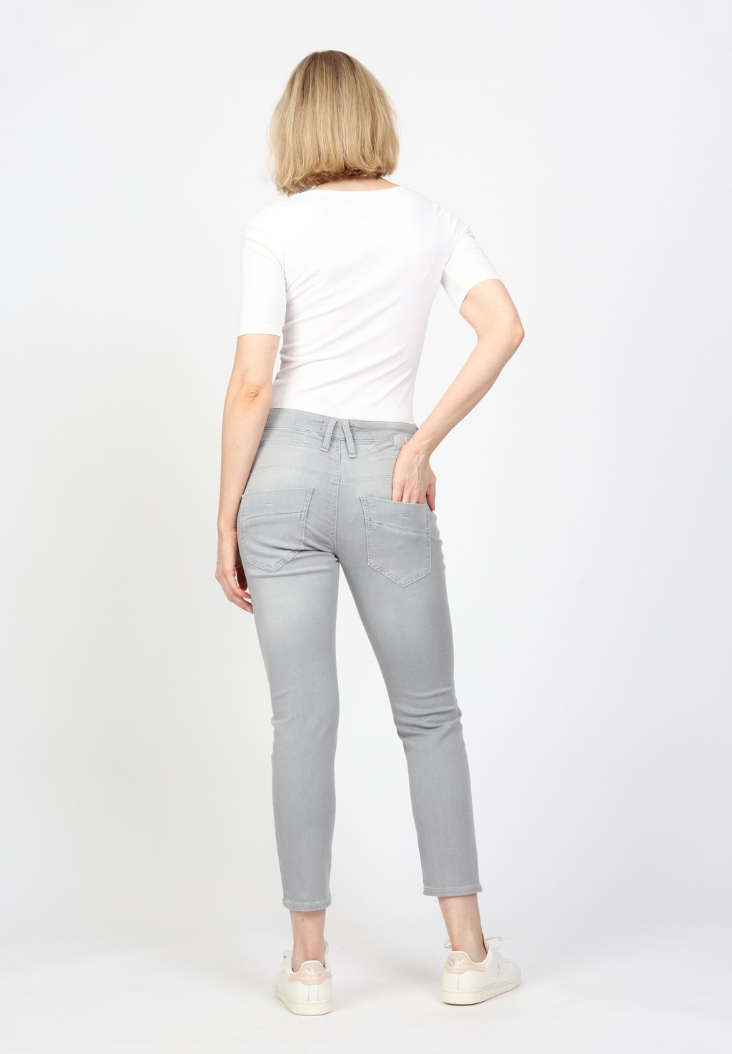 Джинсы облегающего кроя GERDA CROPPED Gang, серый деним
Джинсы облегающего кроя GERDA CROPPED Gang, серый деним