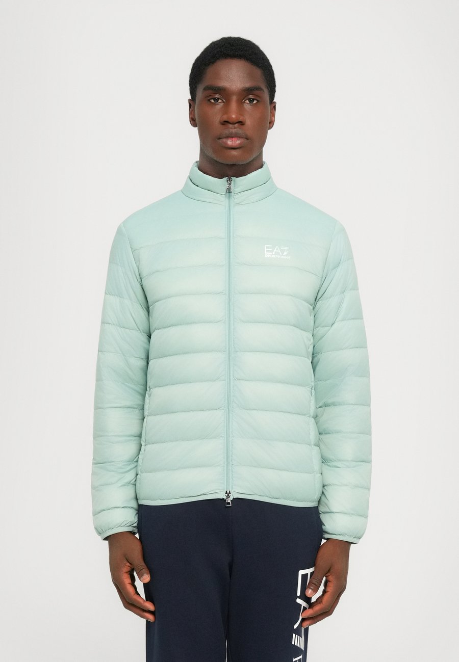 Куртка EA7 Emporio Armani TRAIN CORE JACKET, Blue Surf/Mint
Куртка EA7 Emporio Armani TRAIN CORE JACKET, Blue Surf/Mint