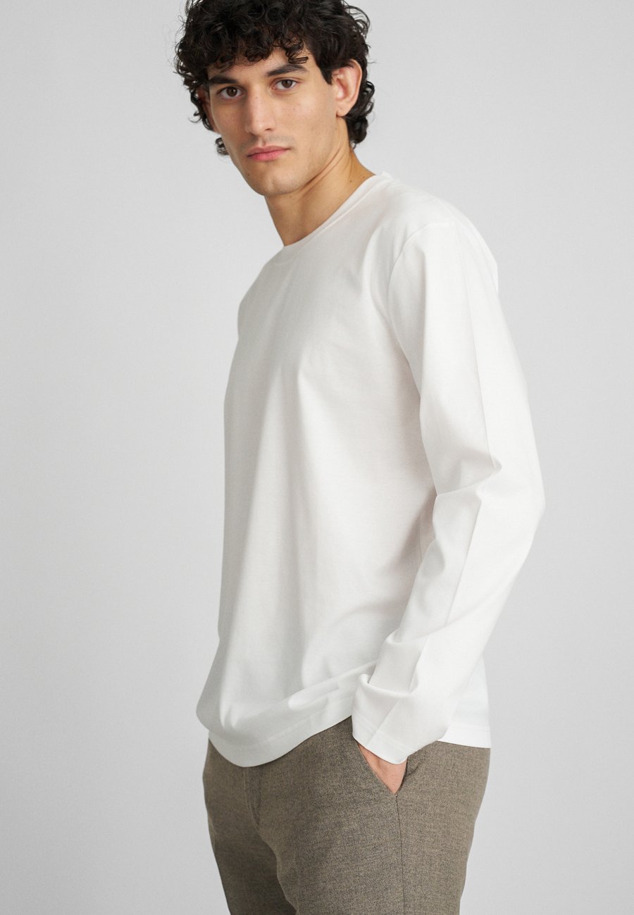 Топ Tiger of Sweden Long sleeved top, Pure White/White
Топ Tiger of Sweden Long sleeved top, Pure White/White