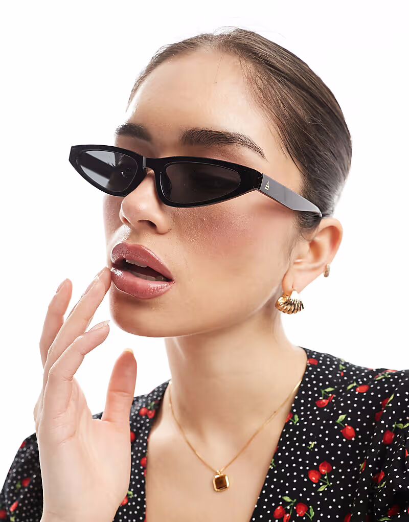 Солнцезащитные очки AIRE Horizon slim «кошачий глаз» черного цвета
Солнцезащитные очки AIRE Horizon slim «кошачий глаз» черного цвета