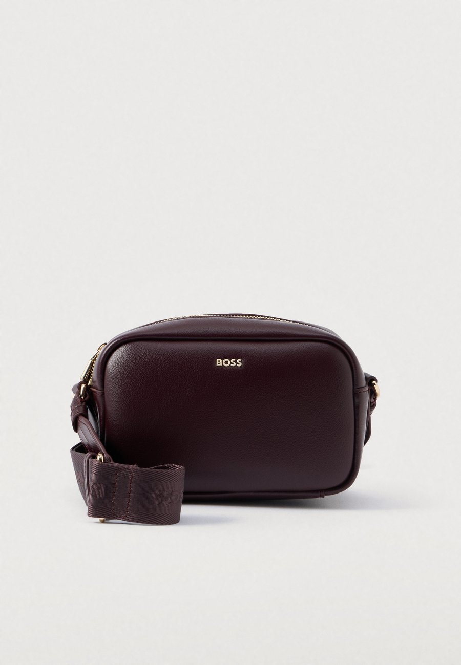 Сумка кросс-боди BOSS SANDY CROSSBODY, Open Purple/Purple
Сумка кросс-боди BOSS SANDY CROSSBODY, Open Purple/Purple
