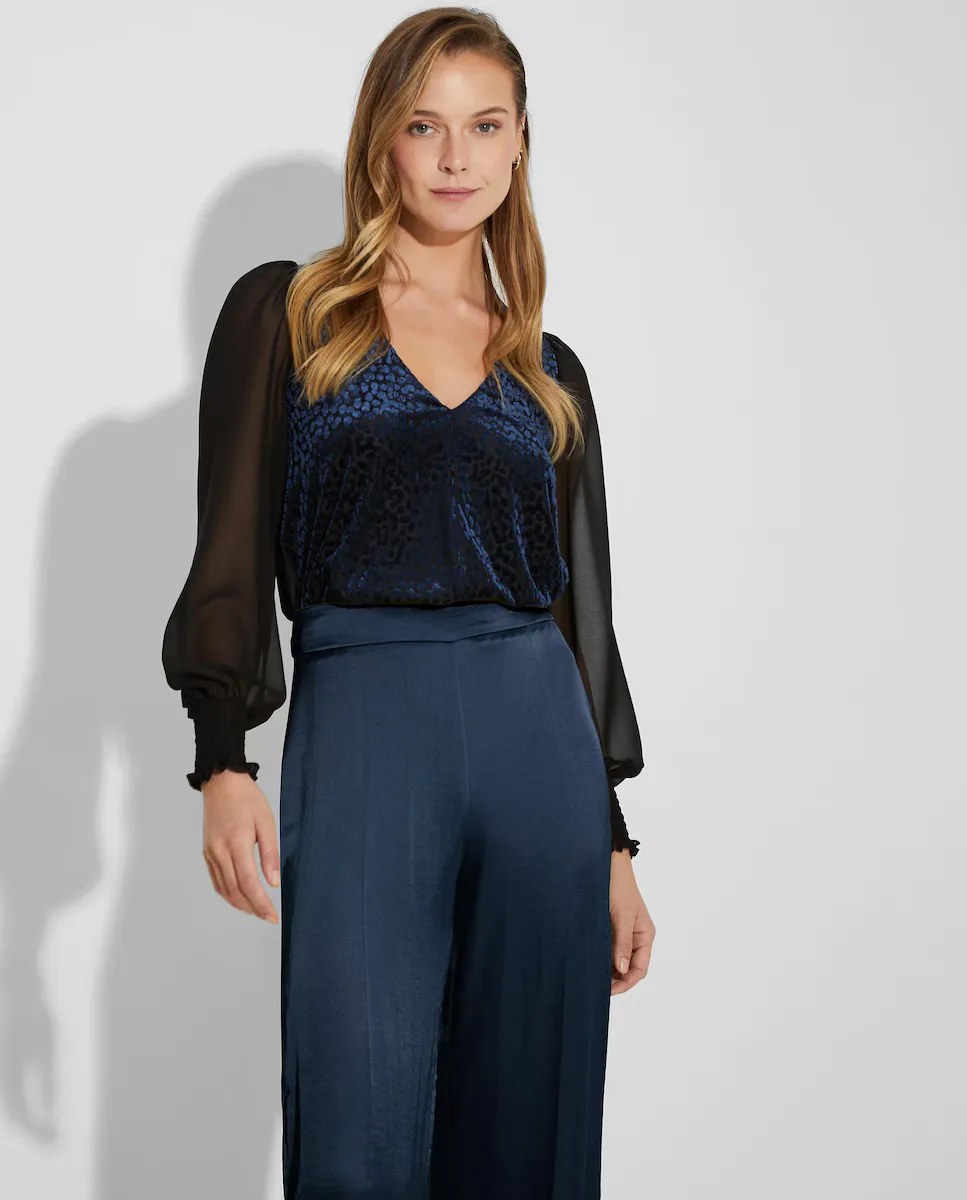 Женская бархатная рубашка с V-образным вырезом Trucco, темно-синий 
Женская бархатная рубашка с V-образным вырезом Trucco, темно-синий