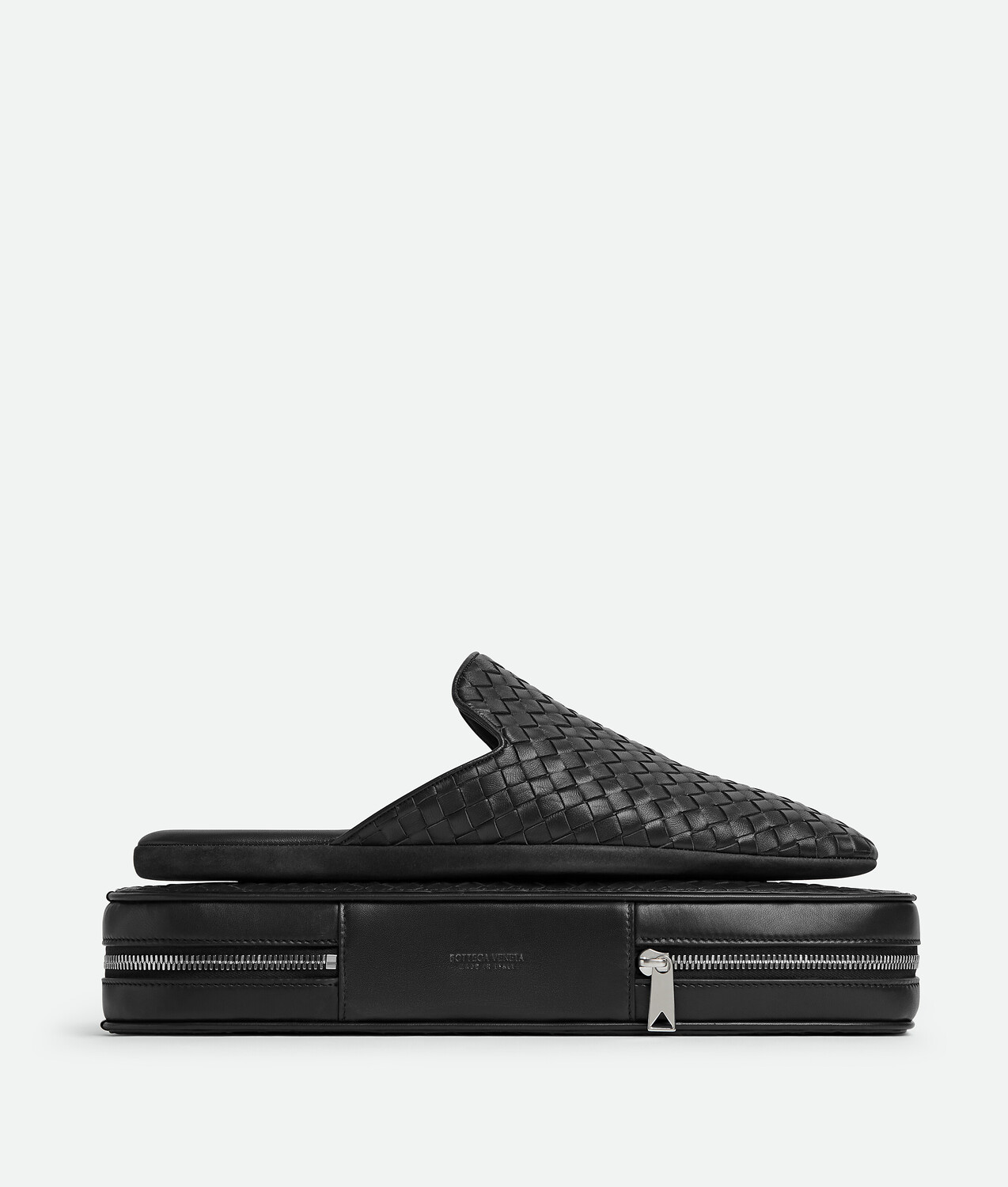 Palazzo slipper with travel case BOTTEGA VENETA, черный
Palazzo slipper with travel case BOTTEGA VENETA, черный
