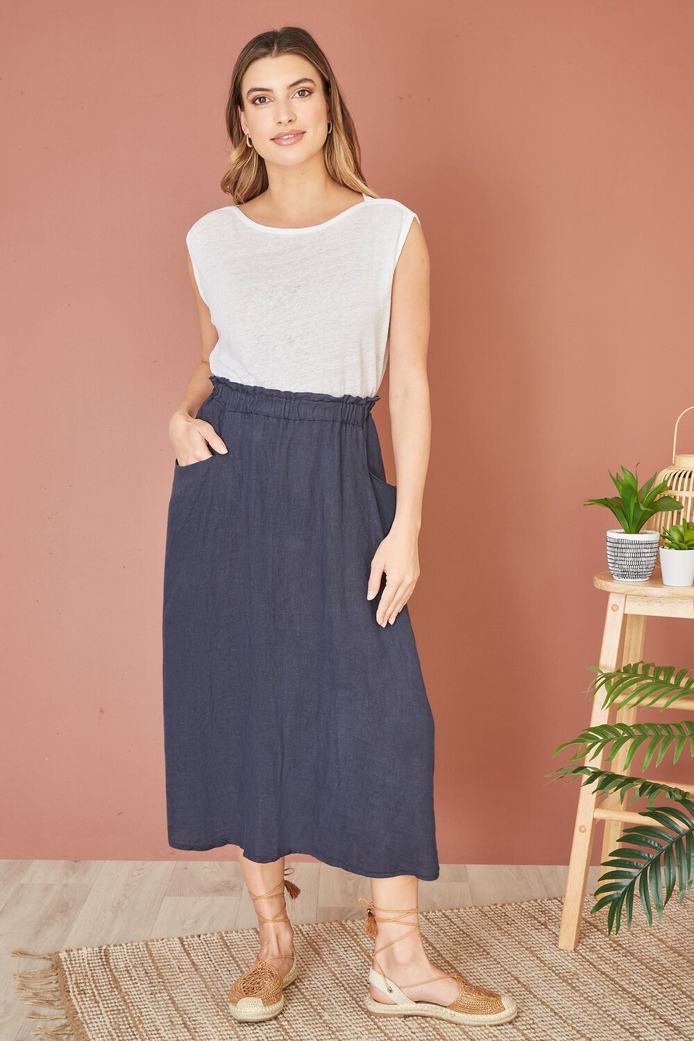 Итальянская льняная юбка миди с карманами Yumi, синий
Итальянская льняная юбка миди с карманами Yumi, синий