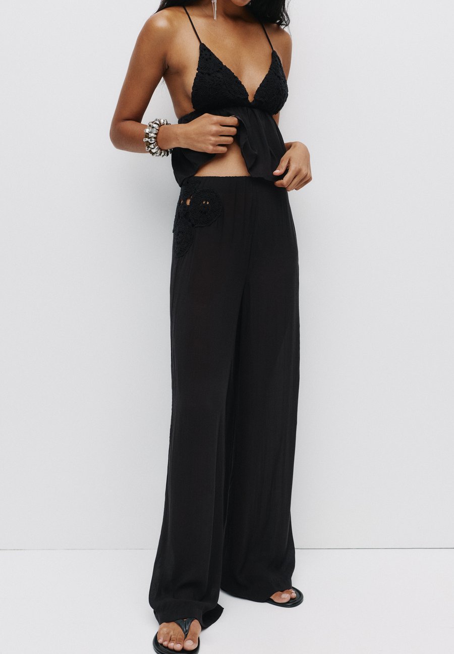 Брюки PULL&BEAR RUSTIC EMBROIDERED, Black
Брюки PULL&BEAR RUSTIC EMBROIDERED, Black