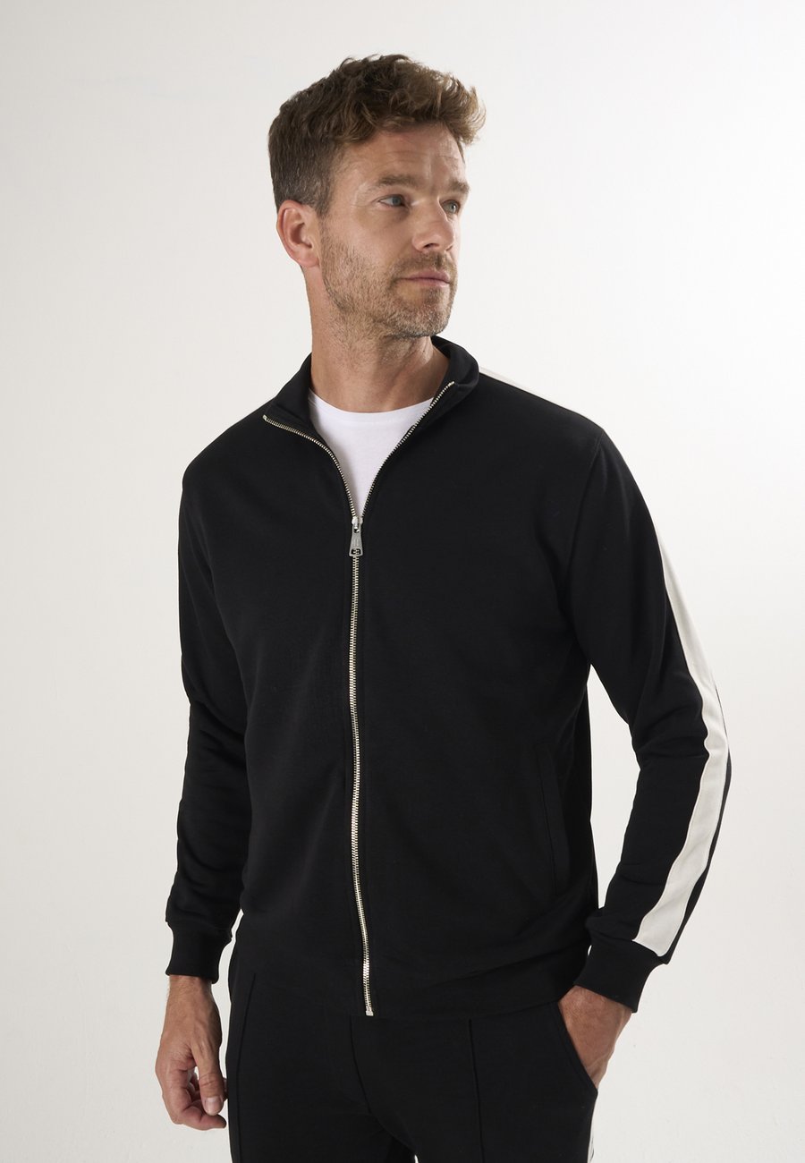 Толстовка Felix Hardy FULL, Black
Толстовка Felix Hardy FULL, Black