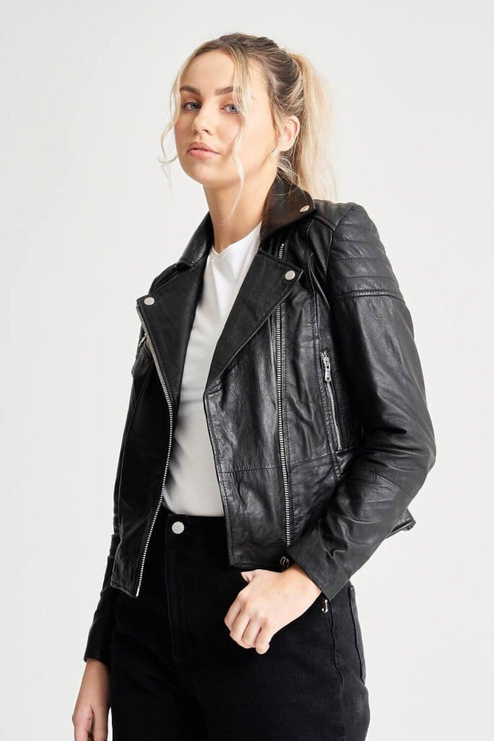 Кожаная косуха Clara с высокой зернистой отделкой Barneys Originals, черный
Кожаная косуха Clara с высокой зернистой отделкой Barneys Originals, черный