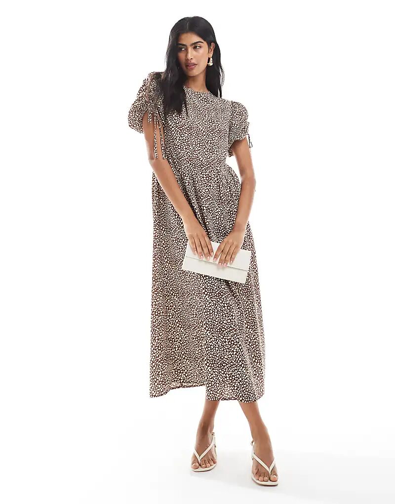 Коричневое платье мидакси с леопардовым принтом и завязками на плечах от Wednesday's Girl
Коричневое платье мидакси с леопардовым принтом и завязками на плечах от Wednesday's Girl