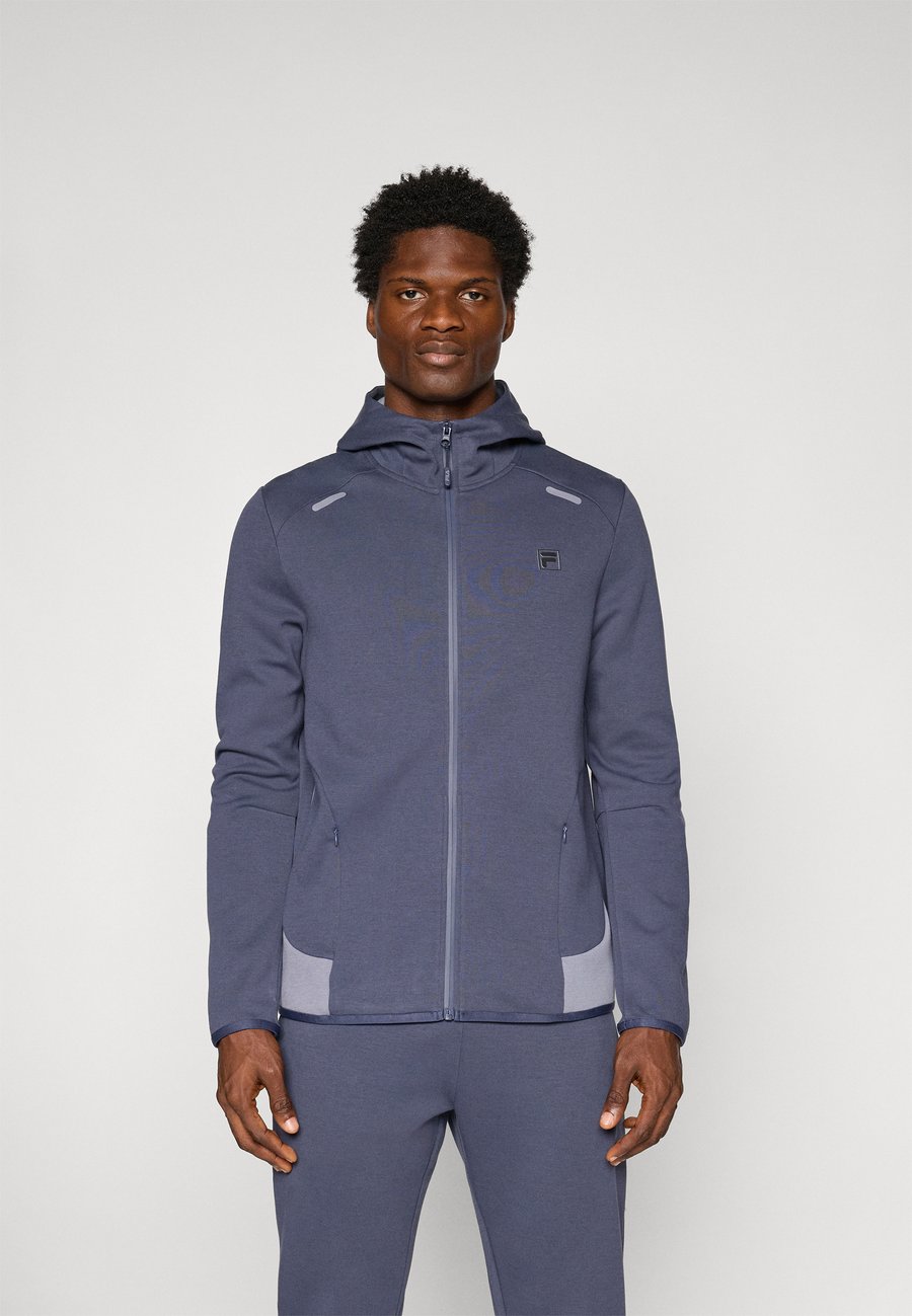 Толстовка Fila SWEATJACKET GIDEON, Graphite/Dark Grey
Толстовка Fila SWEATJACKET GIDEON, Graphite/Dark Grey