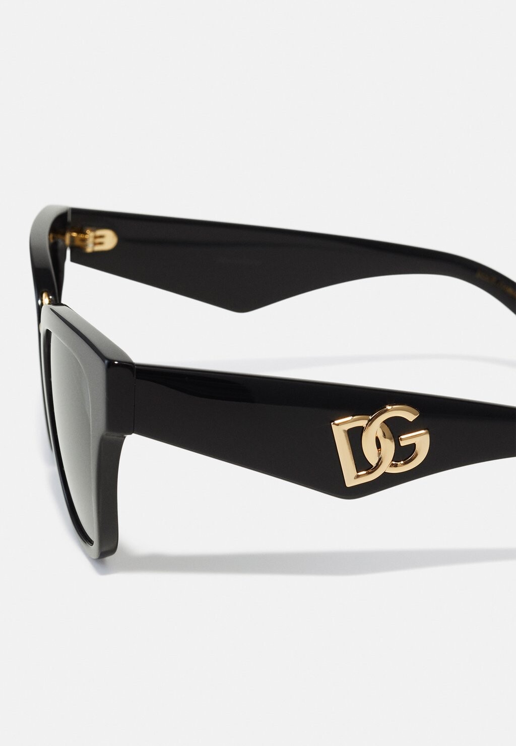 Солнцезащитные очки Dolce&Gabbana, черные
Солнцезащитные очки Dolce&Gabbana, черные