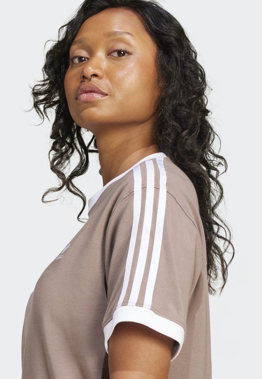 Футболка с принтом 3-STRIPES adidas Originals, коричневый
Футболка с принтом 3-STRIPES adidas Originals, коричневый