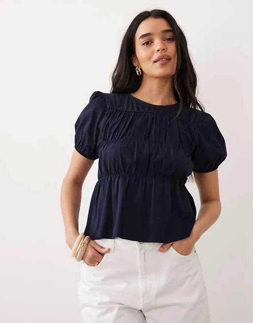 Темно-синий топ с баской и сборками Miss Selfridge
Темно-синий топ с баской и сборками Miss Selfridge