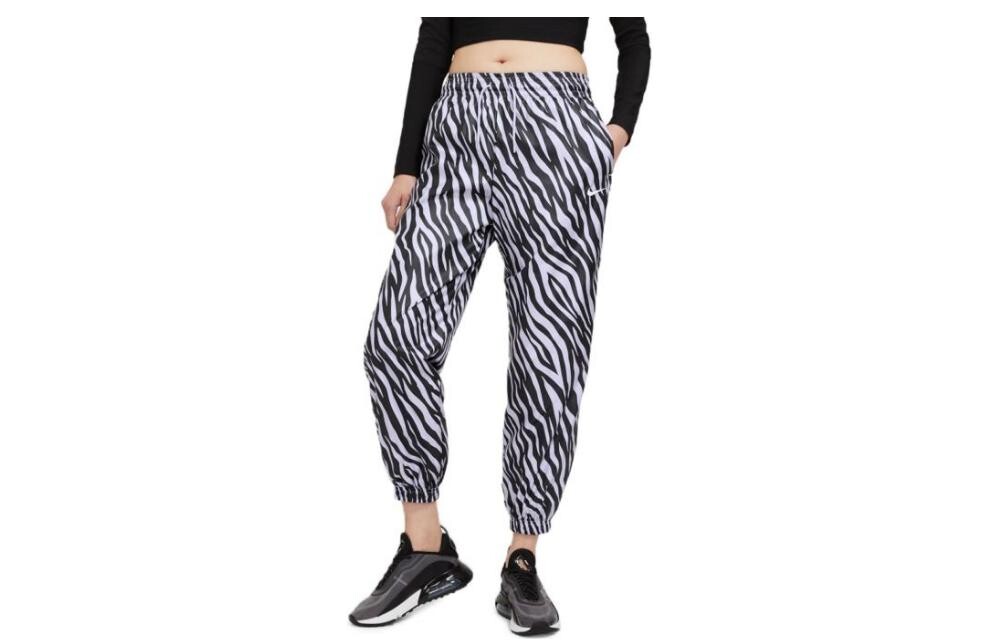 Трикотажные спортивные штаны женские черные Nike
Трикотажные спортивные штаны женские черные Nike