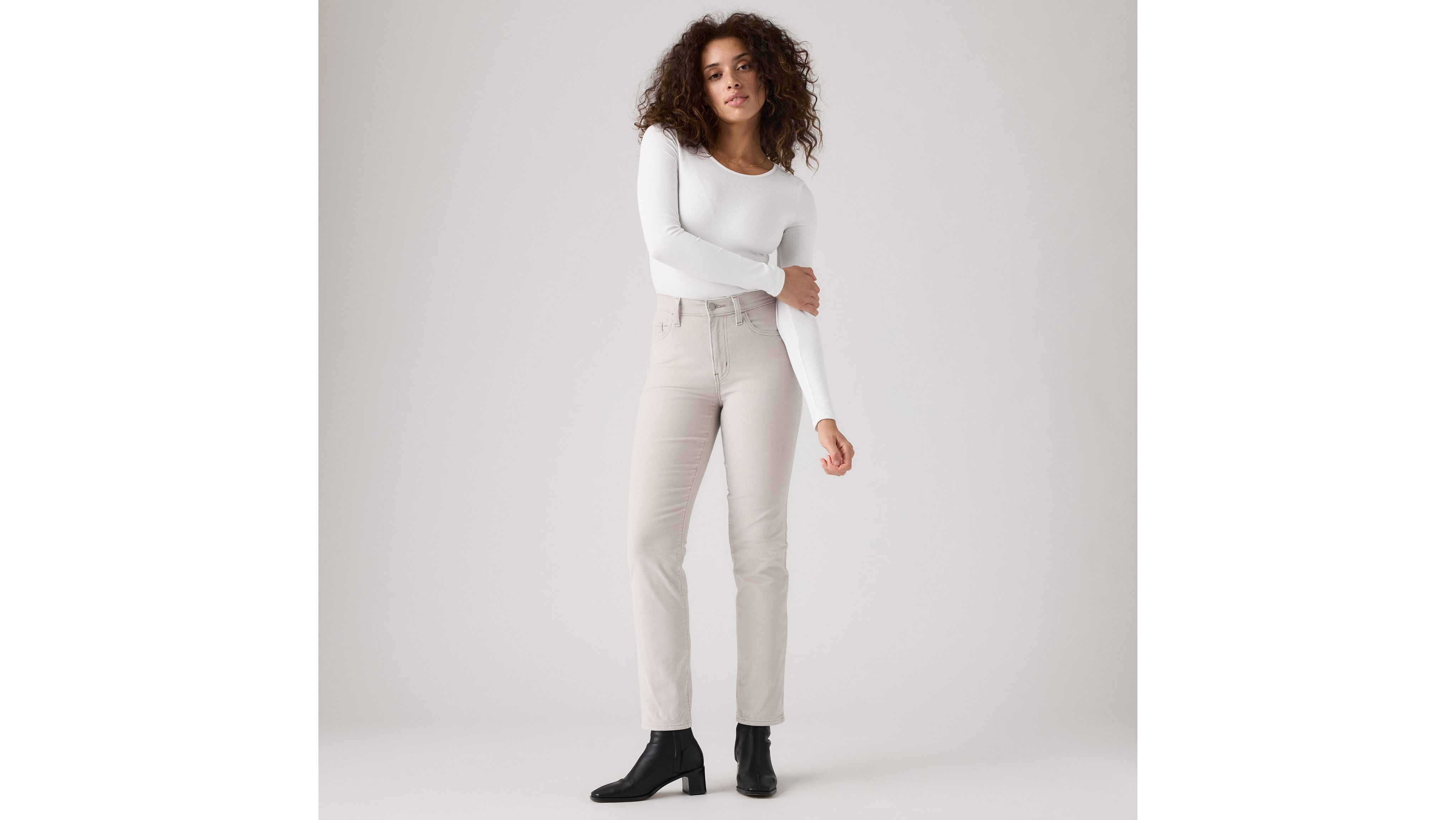 724 Прямые женские вельветовые брюки с высокой талией Levi's, Chateau Gray - Grey
724 Прямые женские вельветовые брюки с высокой талией Levi's, Chateau Gray - Grey