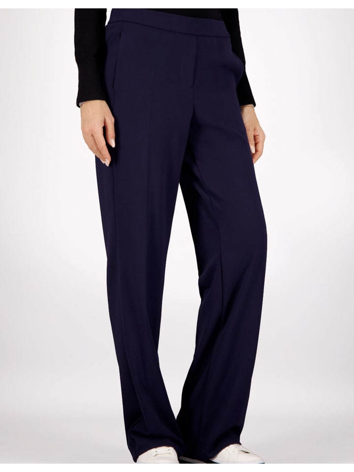 Gardeur Брюки FRANCA801 темно-синего цвета
Gardeur Брюки FRANCA801 темно-синего цвета