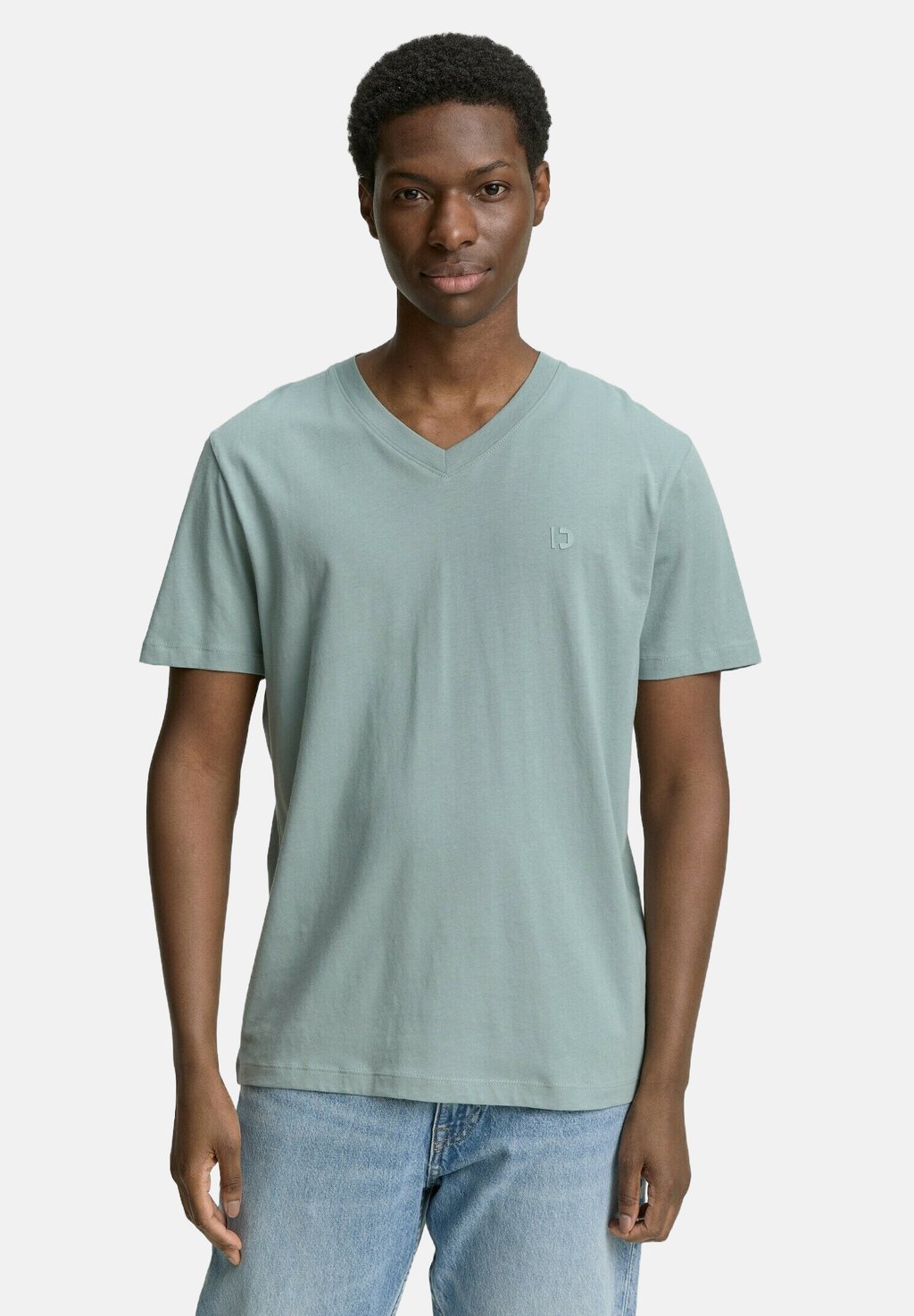 Базовая футболка V-AUSSCHNITT TOM TAILOR DENIM, светло-голубой
Базовая футболка V-AUSSCHNITT TOM TAILOR DENIM, светло-голубой