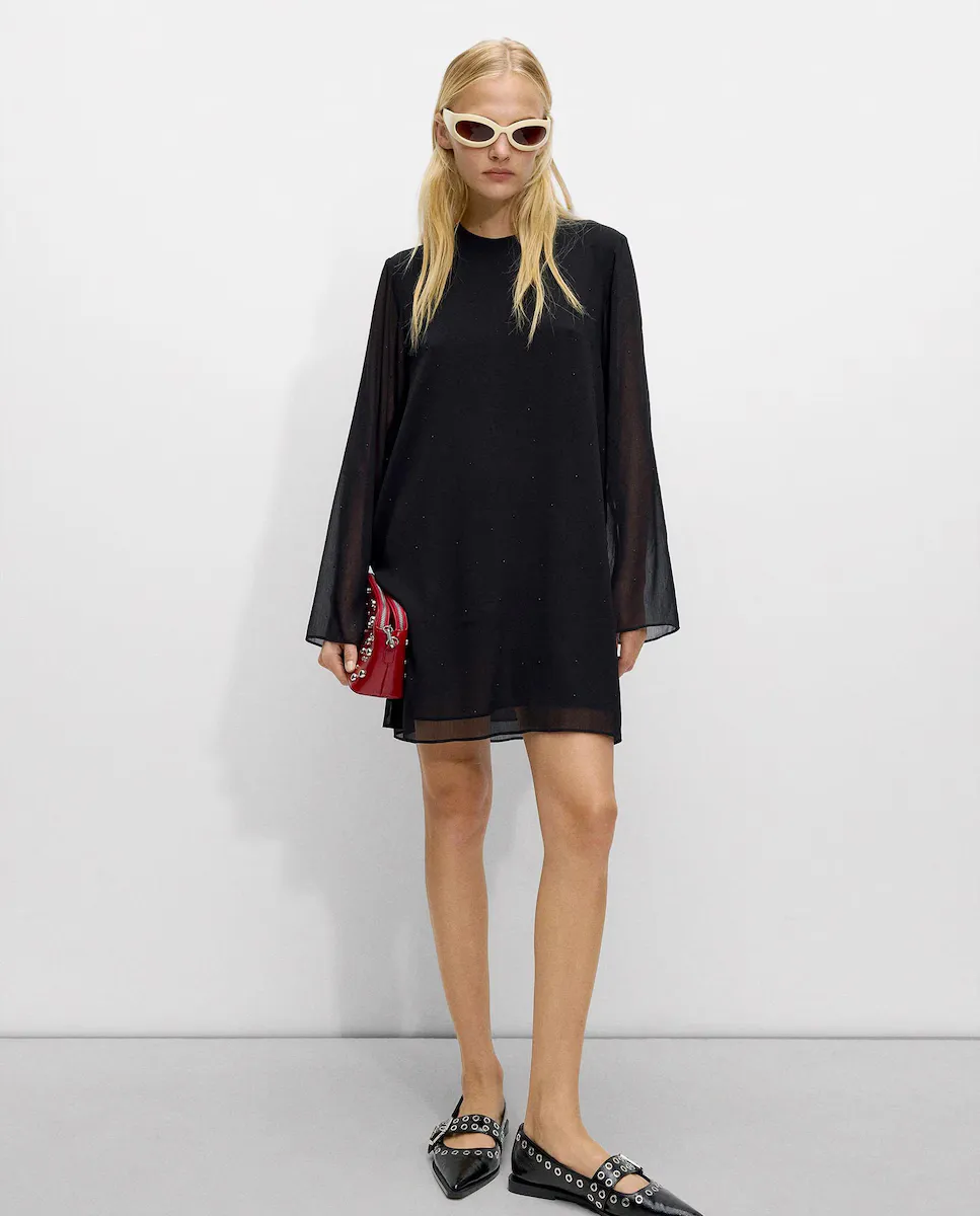 Короткое платье со стразами и рукавами «летучая мышь» Parfois, чёрный
Короткое платье со стразами и рукавами «летучая мышь» Parfois, чёрный