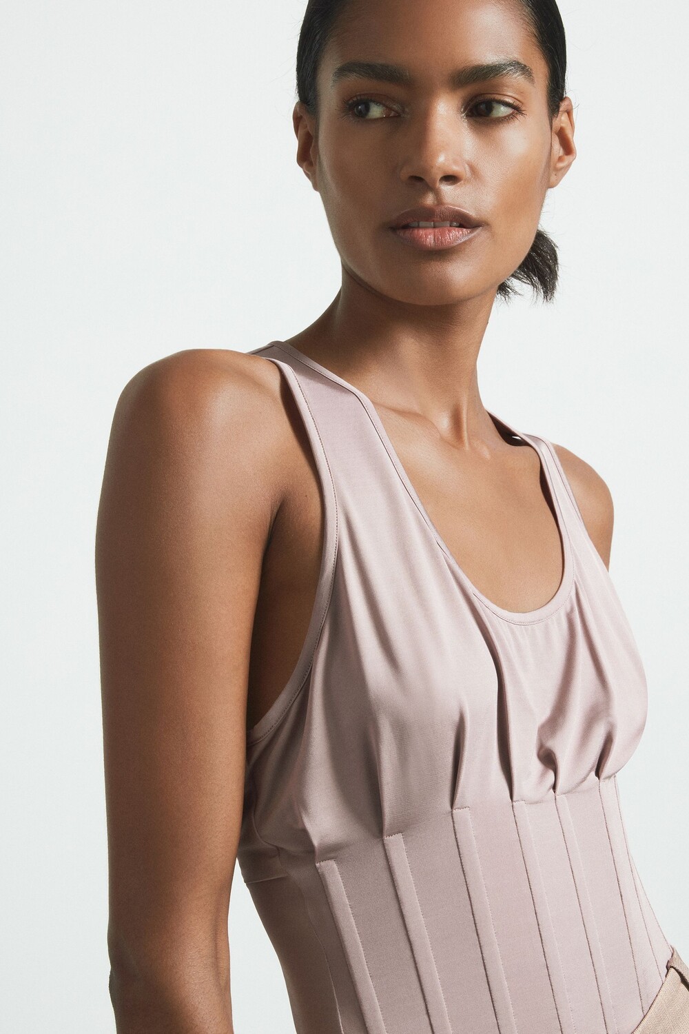 Футболка без рукавов Atelier с декоративным корсетом Reiss, мультиколор 
Футболка без рукавов Atelier с декоративным корсетом Reiss, мультиколор