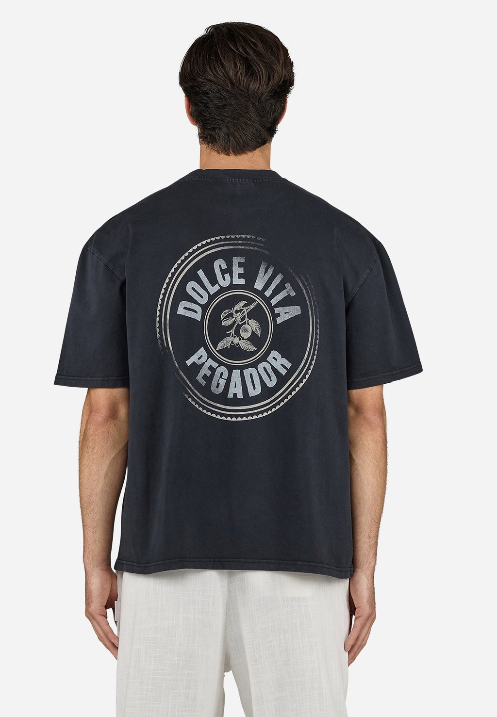 Футболка с принтом NUEVO TEE Pegador, черный 
Футболка с принтом NUEVO TEE Pegador, черный