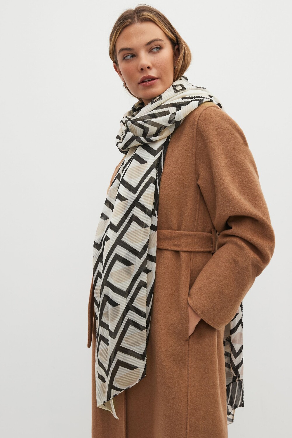 Легкий плиссированный шарф с геометрическим принтом Next, черный
Легкий плиссированный шарф с геометрическим принтом Next, черный