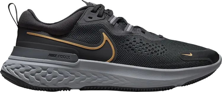 Кроссовки Nike React Miler 2 'Black Metallic Gold', черный 
Кроссовки Nike React Miler 2 'Black Metallic Gold', черный