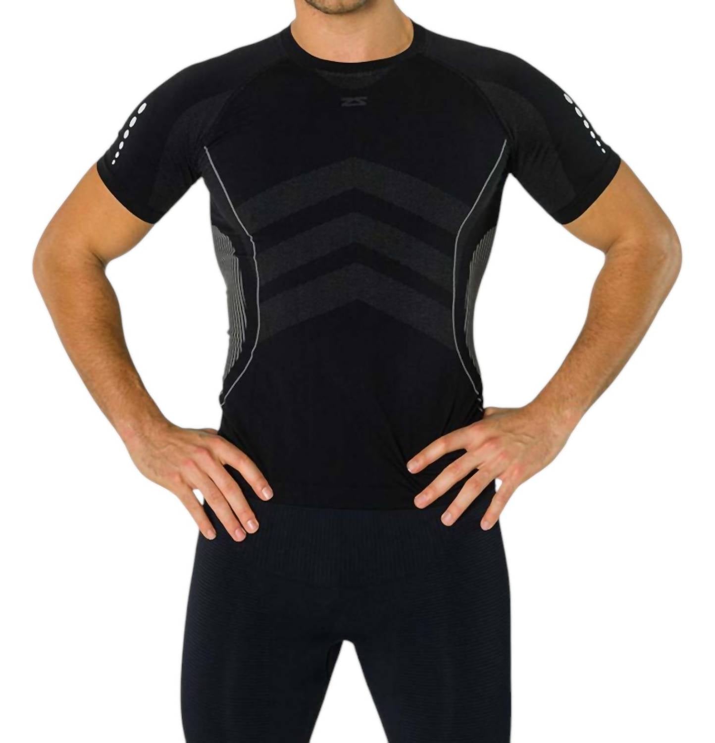 Смелый компрессионный топ с короткими рукавами черного цвета Zensah
Смелый компрессионный топ с короткими рукавами черного цвета Zensah