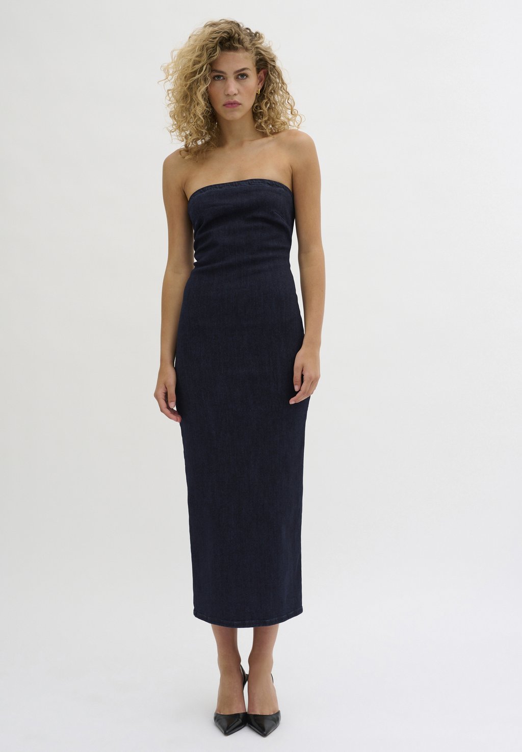 Платье из денима AYO My Essential Wardrobe, темно-синий
Платье из денима AYO My Essential Wardrobe, темно-синий