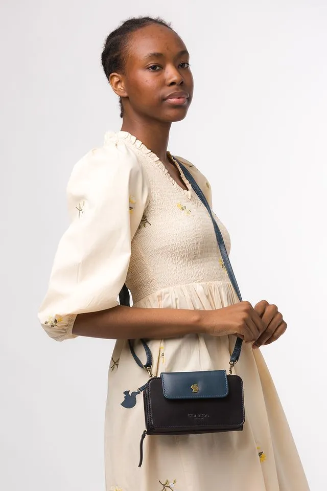 Кожаный клатч через плечо 'Little Wonder' Conkca London, синий
Кожаный клатч через плечо 'Little Wonder' Conkca London, синий