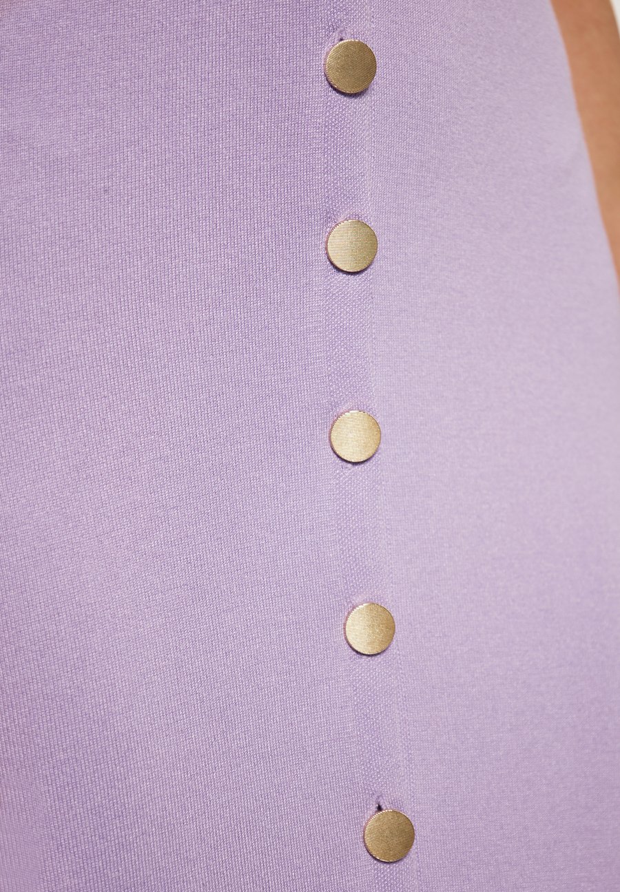 Платье faina CO-BRANDED WITH NAEMI, Lavendel/Lilac
Платье faina CO-BRANDED WITH NAEMI, Lavendel/Lilac