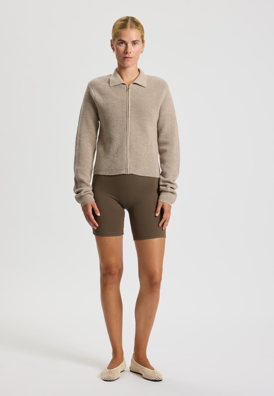 Кардиган rethinkit studios Cardigan, Warm Sand Melange/Beige
Кардиган rethinkit studios Cardigan, Warm Sand Melange/Beige