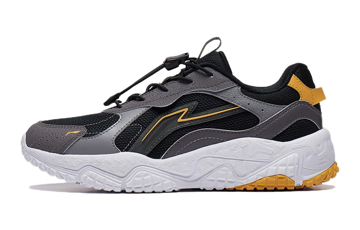 Коллекция Sports Life Yulu V2 Амортизирующие, износостойкие повседневные детские кроссовки Black для подростков LINING YOUNG, Black/Дымчато-чернильный серый
Коллекция Sports Life Yulu V2 Амортизирующие, износостойкие повседневные детские кроссовки Black для подростков LINING YOUNG, Black/Дымчато-чернильный серый