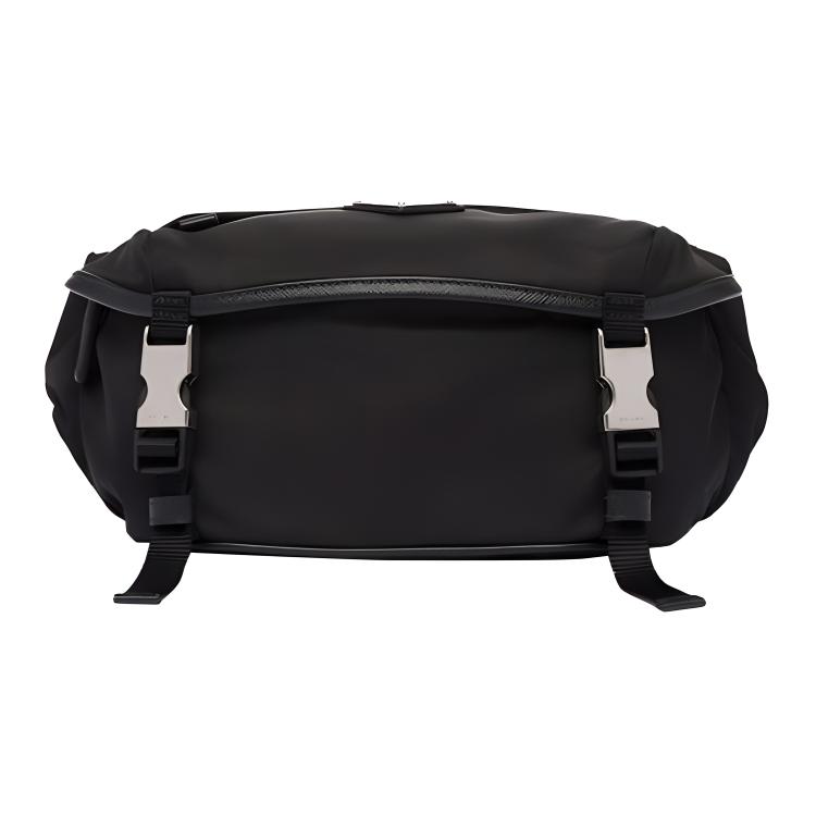 PRADA Чёрная мужская сумка через плечо из переработанного нейлона с сафьяновой кожей
PRADA Чёрная мужская сумка через плечо из переработанного нейлона с сафьяновой кожей