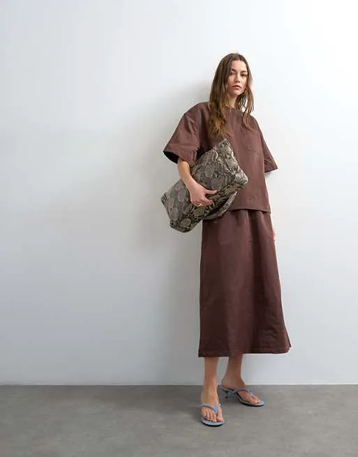 Шоколадная тканая юбка макси с эластичной резинкой на талии Topshop
Шоколадная тканая юбка макси с эластичной резинкой на талии Topshop