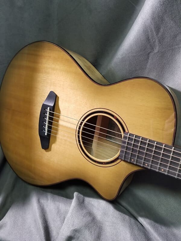 Breedlove Pursuit Exotic S Concert CE All Myrtlewood Sweetgrass
Breedlove Pursuit Exotic S Concert CE All Myrtlewood Sweetgrass