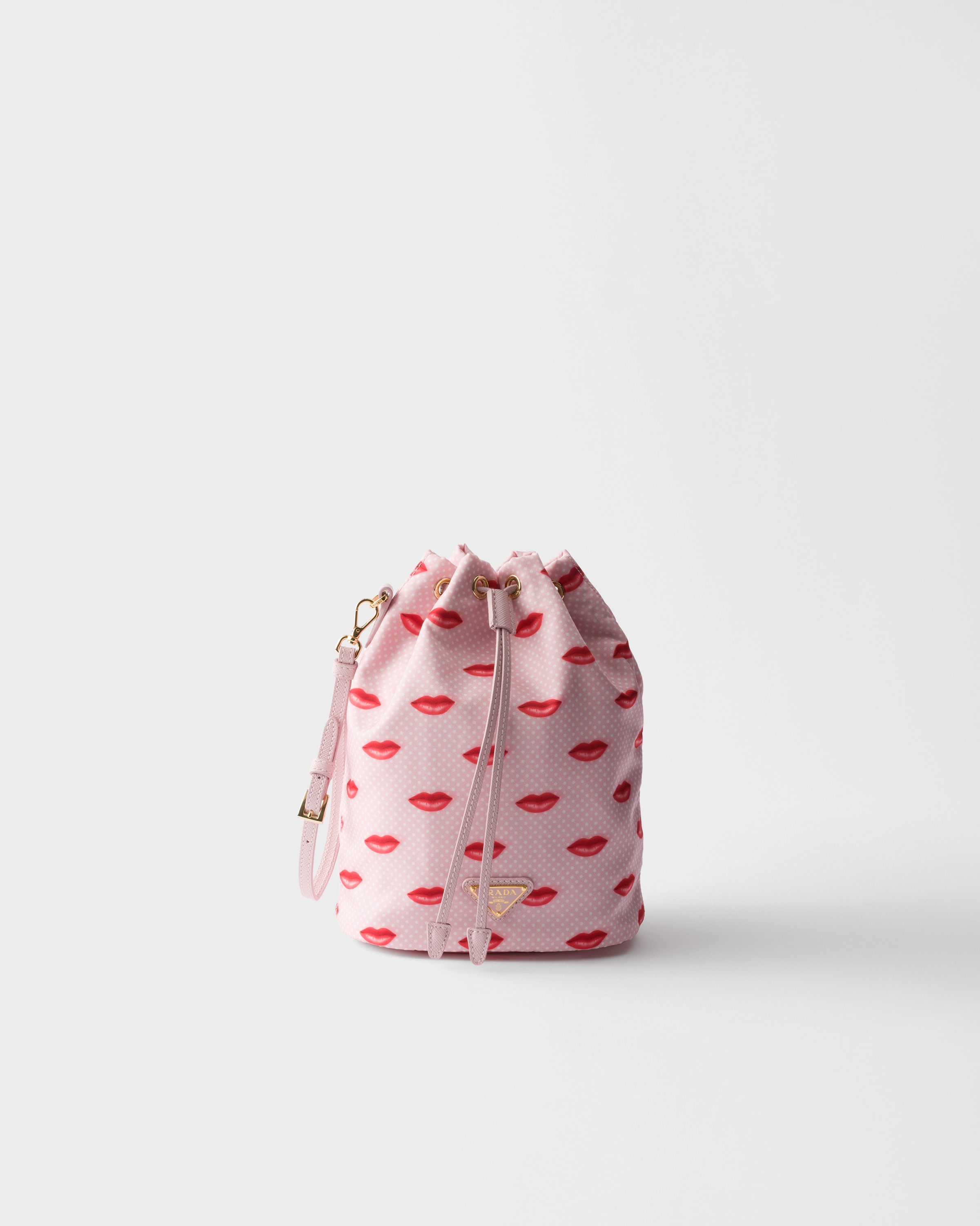 Пояс из переработанного нейлона с принтом Prada, розовый
Пояс из переработанного нейлона с принтом Prada, розовый