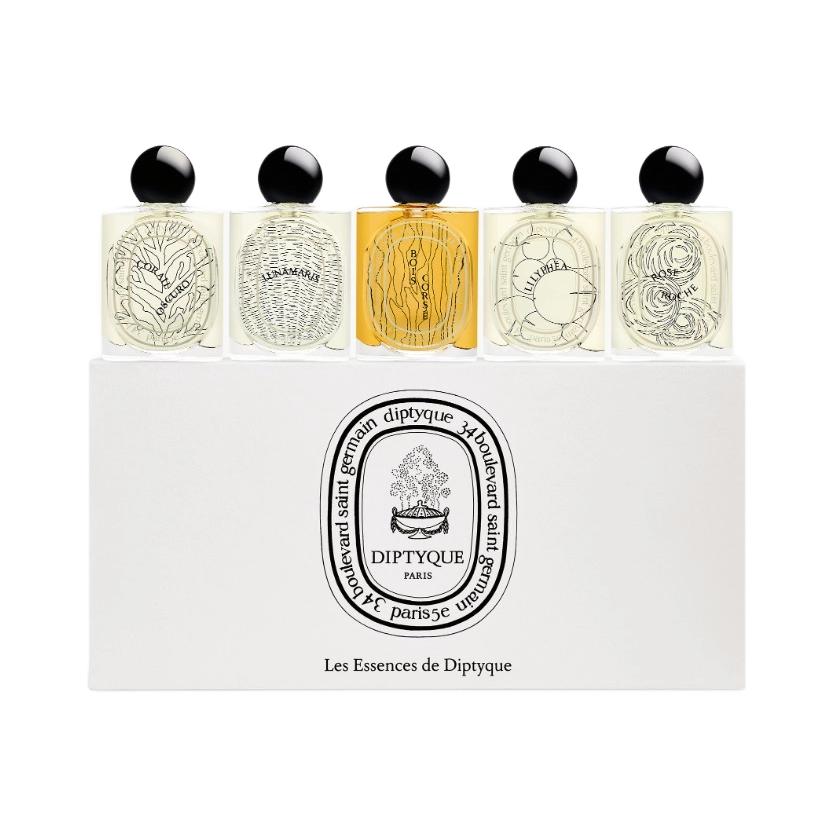 Парфюмерный набор Limited Edition 'The Profound And Vast' Eau De Parfum Coffee Sandalwood пять предметов Diptyque
Парфюмерный набор Limited Edition 'The Profound And Vast' Eau De Parfum Coffee Sandalwood пять предметов Diptyque