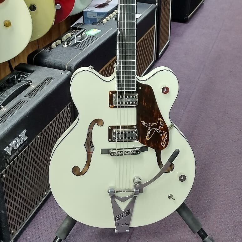 Gretsch G6636T-RF Richard Fortus Signature Falcon Центральный блок G6636T-RF Richard Fortus Signature Falcon Center Block with Bigsby
Gretsch G6636T-RF Richard Fortus Signature Falcon Центральный блок G6636T-RF Richard Fortus Signature Falcon Center Block with Bigsby