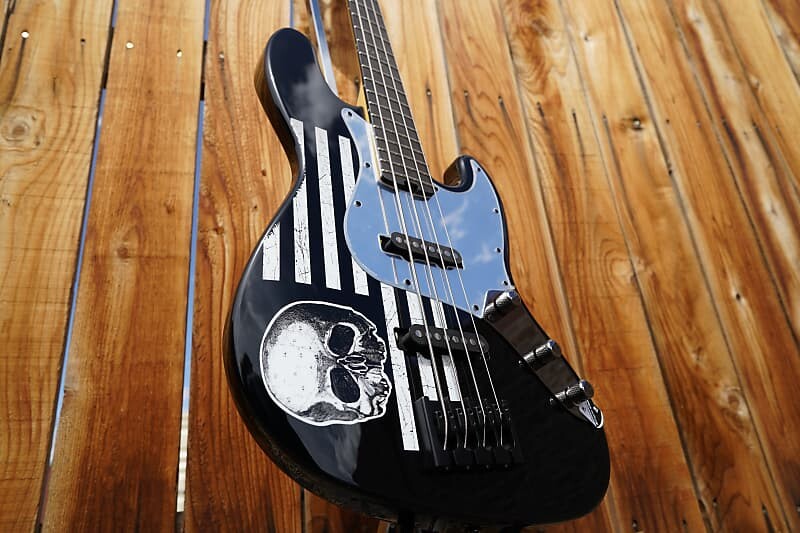 Schecter DIAMOND SERIES JD DeServio J-4 Gloss Black с потрепанным флагом «BLS» (2022 г.)
Schecter DIAMOND SERIES JD DeServio J-4 Gloss Black с потрепанным флагом «BLS» (2022 г.)